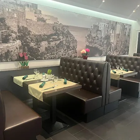 فندق Mochi موندورف ليس باينس